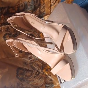 Aldo 4 1/2 Stiletto Patent Leather Size 6 1/2. Color Nude